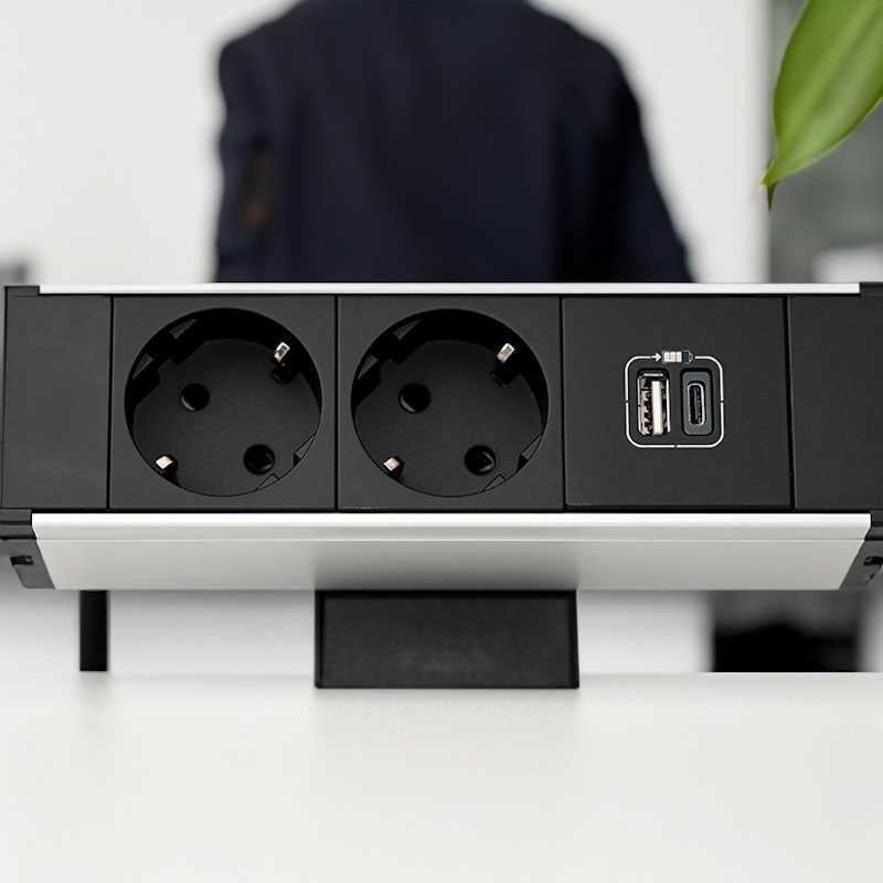 NETBOX Fusion BEK with USB charger A+C NETBOX Fusion desktop socket