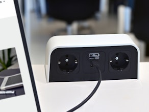 Power update USB charger 65 watts Power update USB charger 65 watts