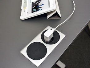 Wireless Charger Mini-PuK for furniture